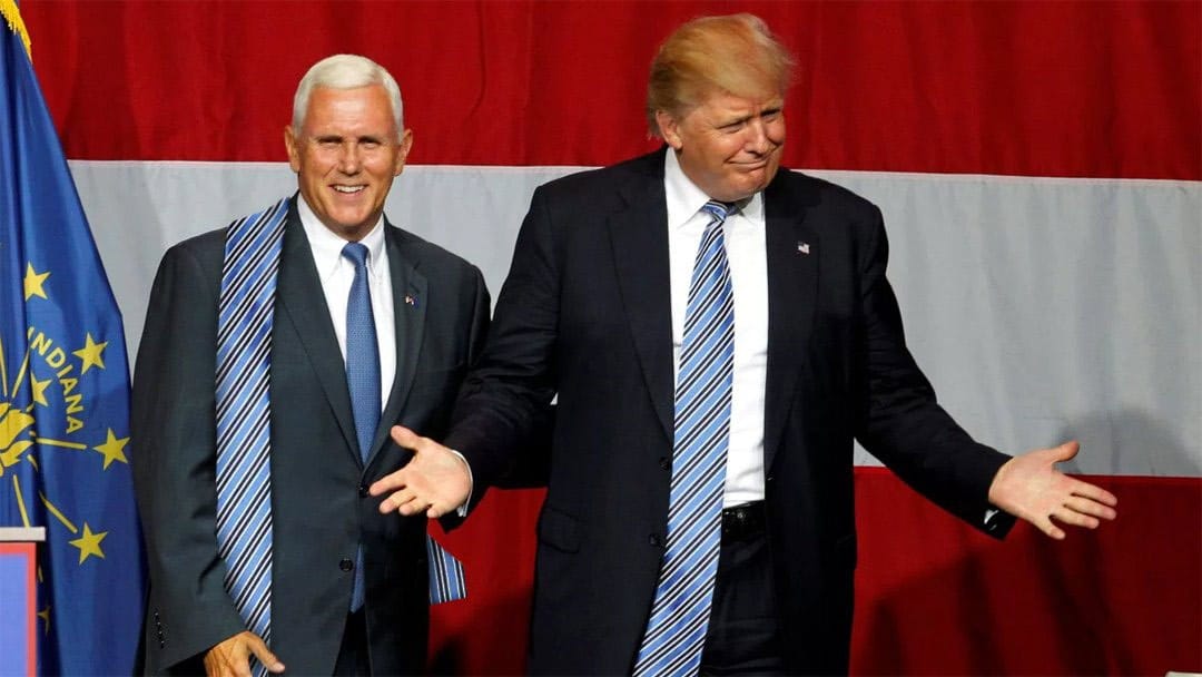 Quelqu'un s'est amusé à rallonger toutes les cravates de Trump sur les photos officielles 5