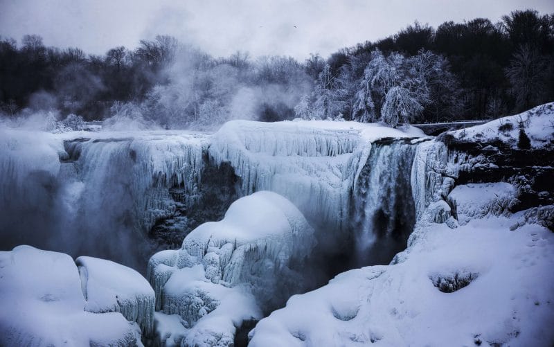 Top 10 des plus belles photos des chutes gelées du Niagara 11