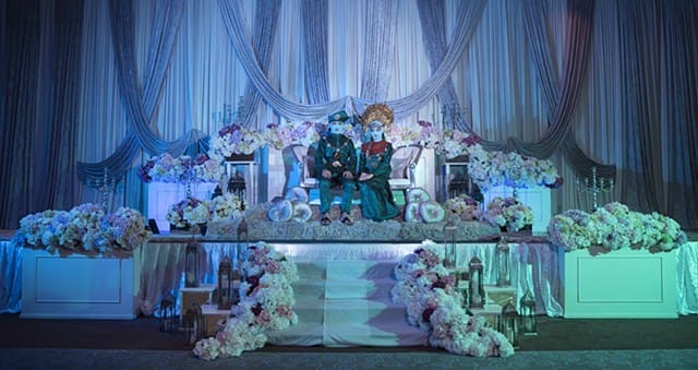 Wedding Series, des photos de mariage très guindées et perturbantes tirées par Abdul Abdullah