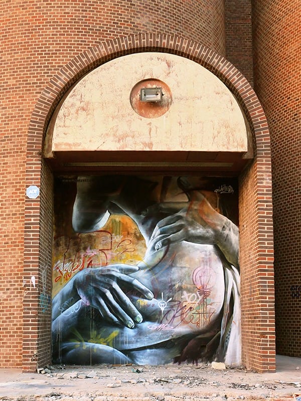 La sublime confrontation entre le classicisme et le graffiti par Pichi & Avo 9