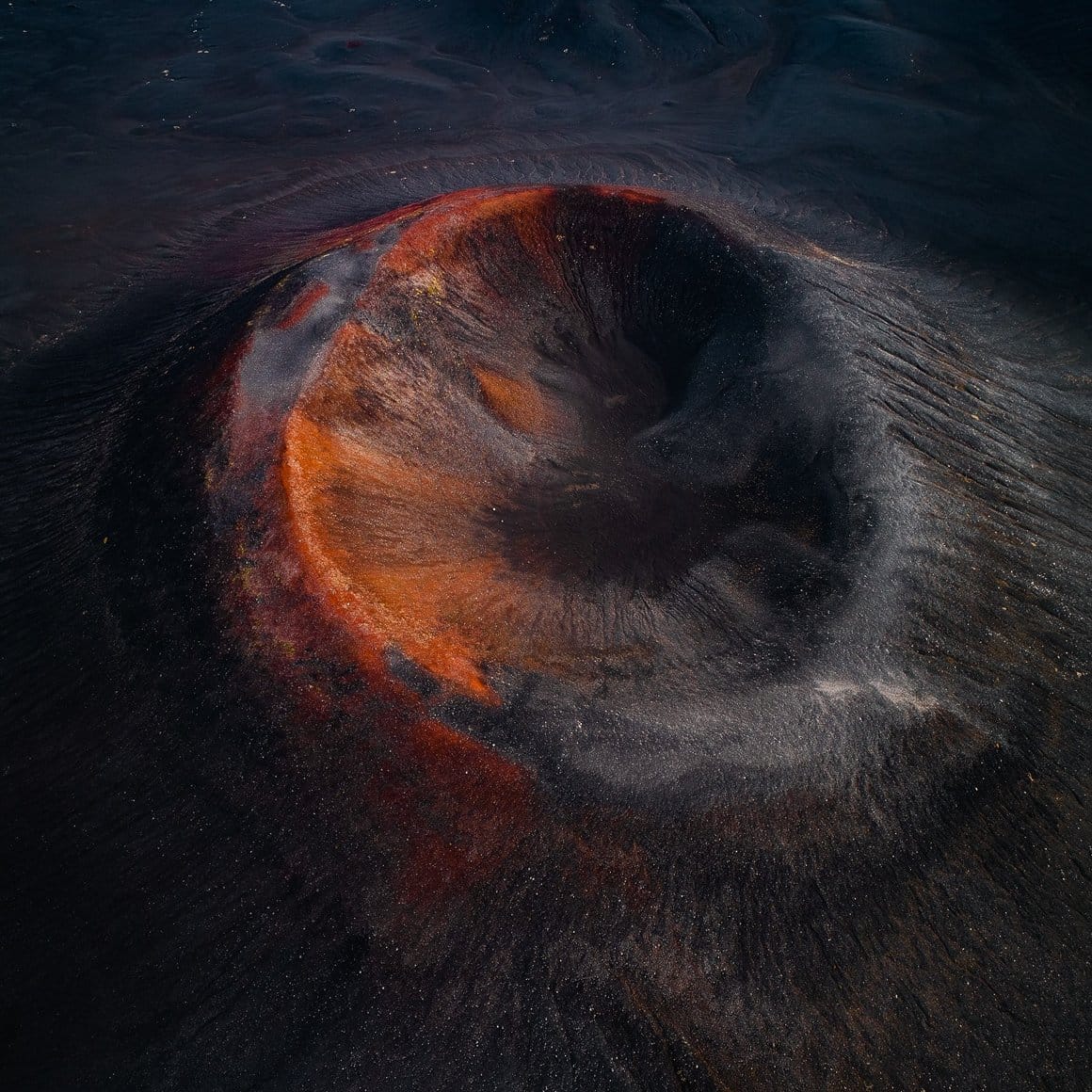 cratere volcan tom hegen