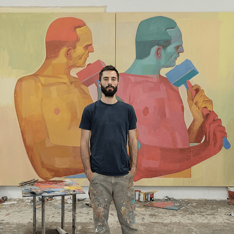 Aryz street art devant ses peintures