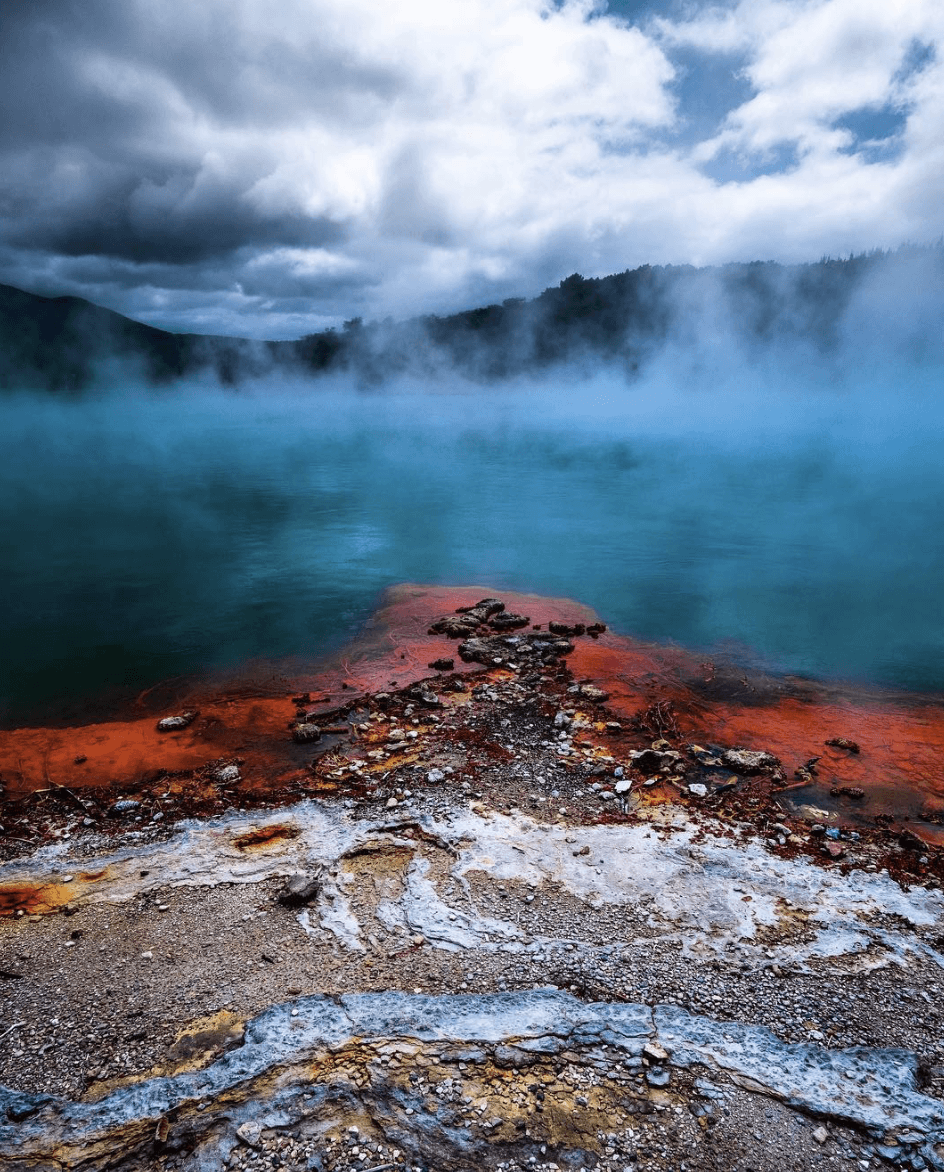 lagon volcanique en Nouvelle-Zélande