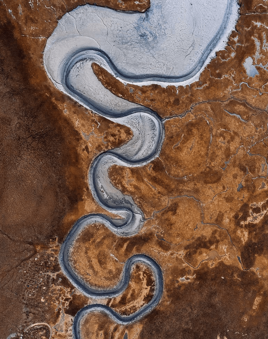 photographie aérienne d'une route par Tom Hegen