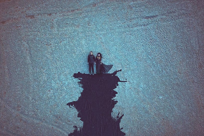 photo d'un couple sur un lac glacé 