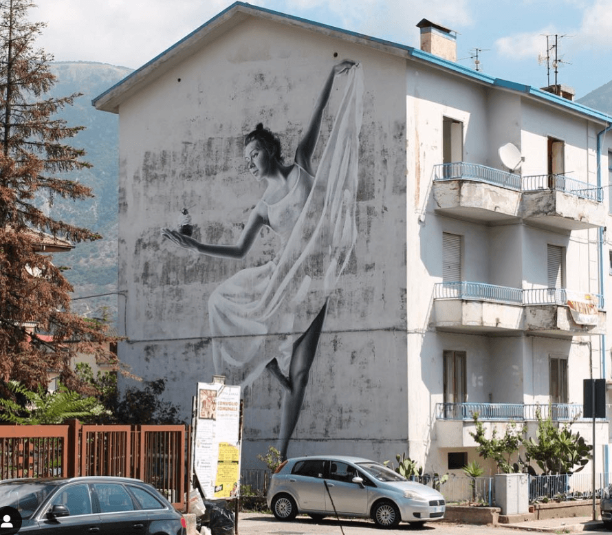 Sasha Korban street art danceuse