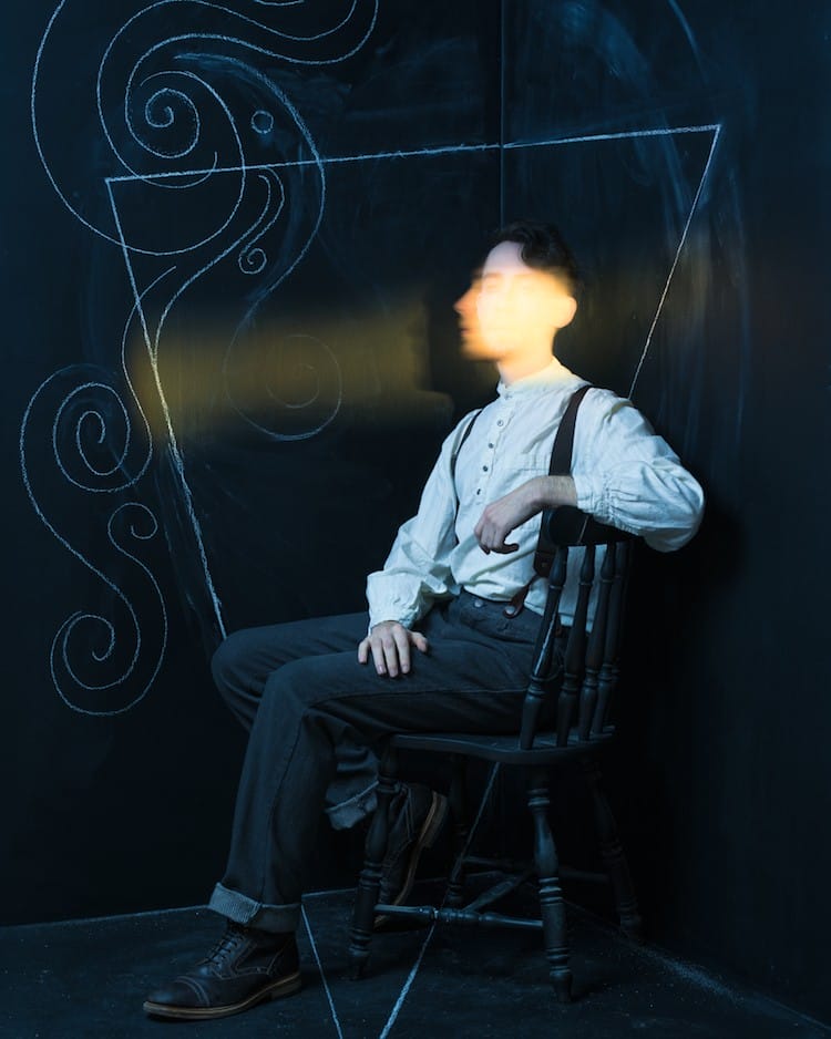 portrait d'un homme assis réalisée par John Dykstra