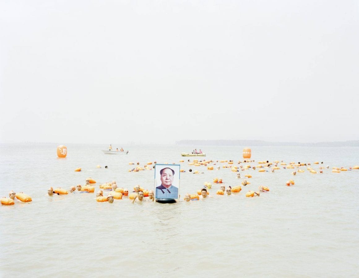 Zhang Kechun portrait de Mao au milieu des baigneurs