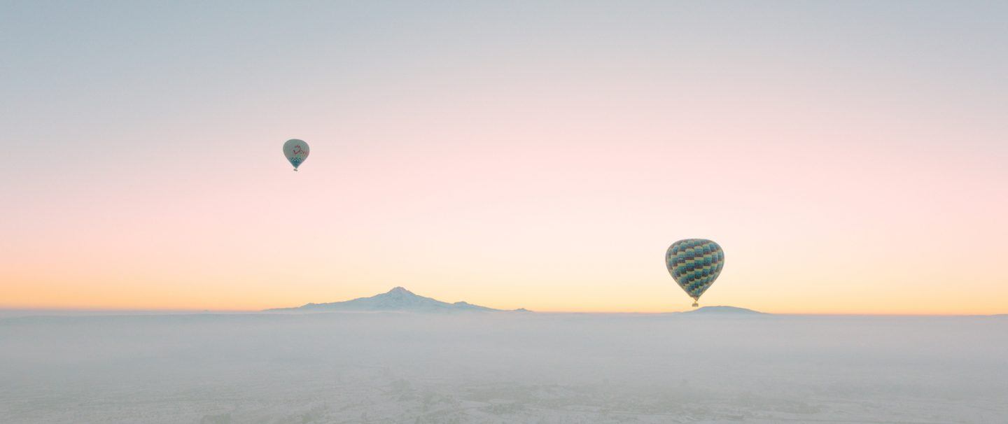 Dans « Helium », Shawn Tang capture la douceur des paysages turques en montgolfière 2