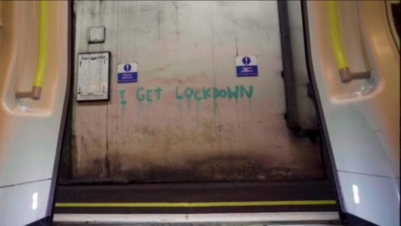 Banksy tag I get Lockdown quai métro