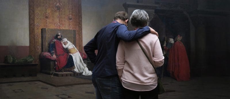 Museal Michel Gantner femme et fils devant tableau roi renne 