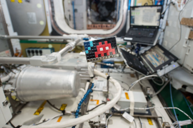pesanteur pixel rouge ISS station spatiale   