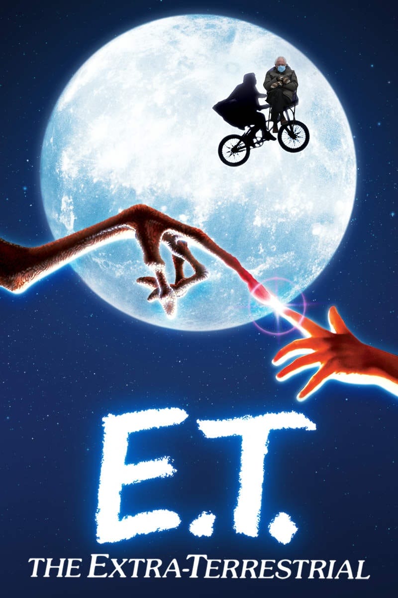 Affiche du film E.T., premier plan l'index de l'enfant touche celui de l'alien et en arrière plan, sur le vélo qui vole, la photographie de Bernie Sanders à l'investiture de Biden détourée