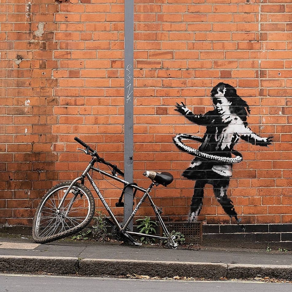 Banksy : La Fille au hula-hoop, arrachée à Nottingham puis vendue 1