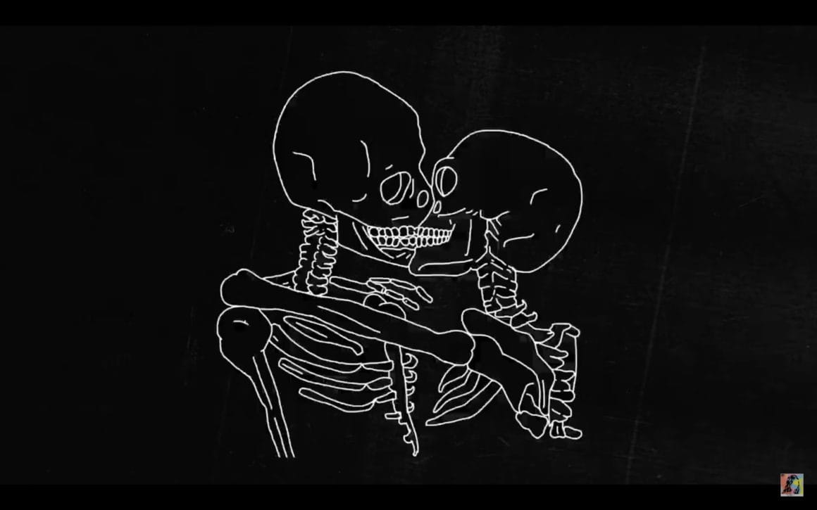 Deux squelettes s'embrassent