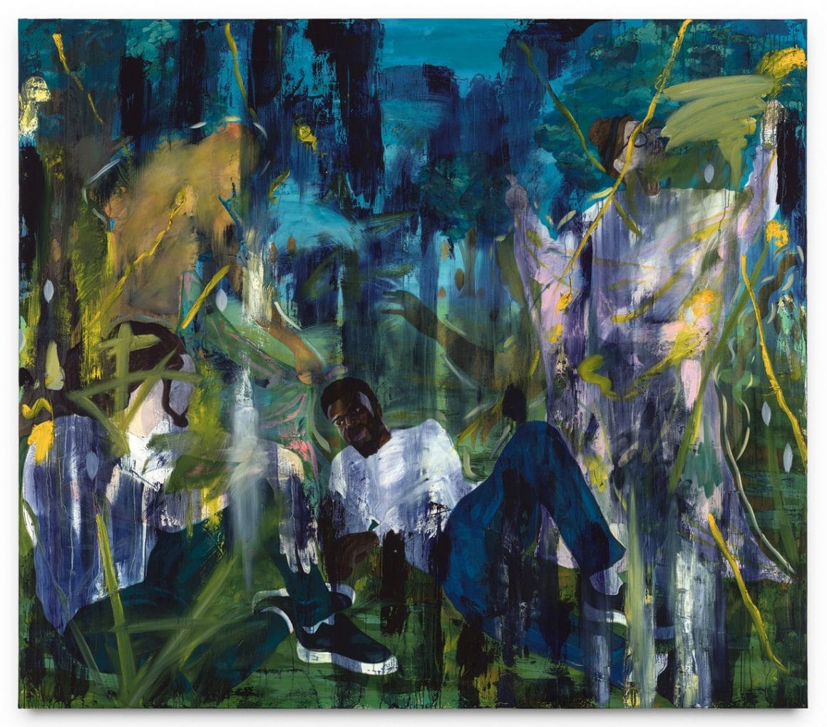 Deux hommes discutent assis dans l'herbe, une femme danse à côté, des silhouettes se distinguent en fond. Herbe verte, ciel bleu foncé, jeu de texture qui crée comme un brouillard vertical entre la scène et le spectateur.