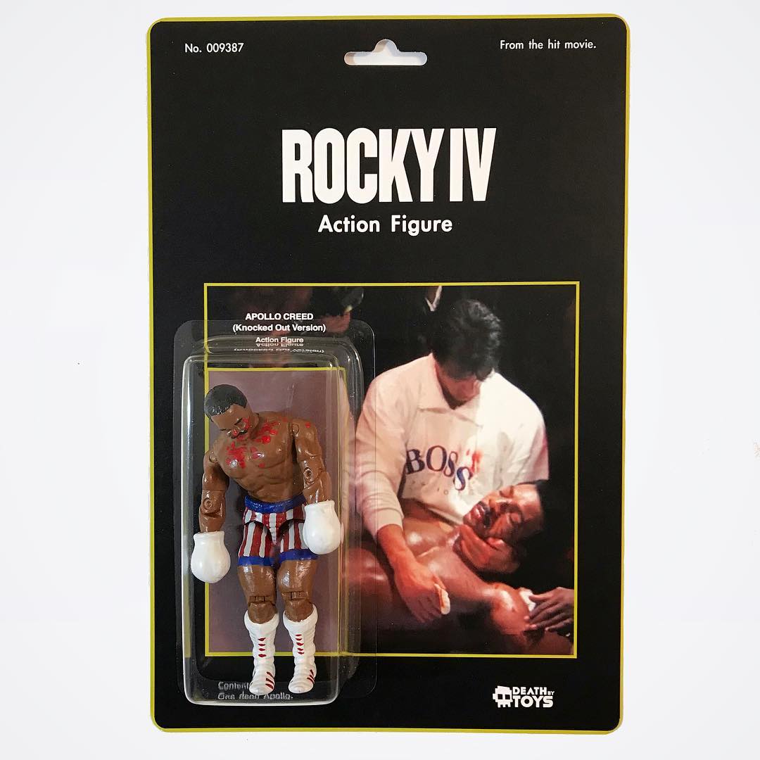 Rocky IV : figurine de Apollo Creed après être mort sur le ring.