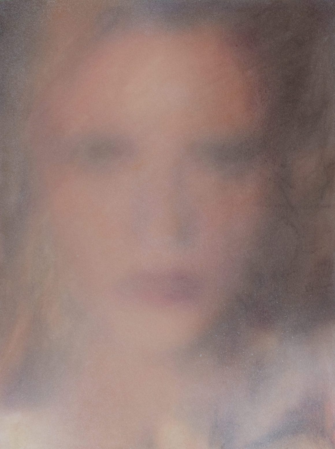 Portrait d'une femme flou issu de la série A familiar stranger par Eliana Marinari