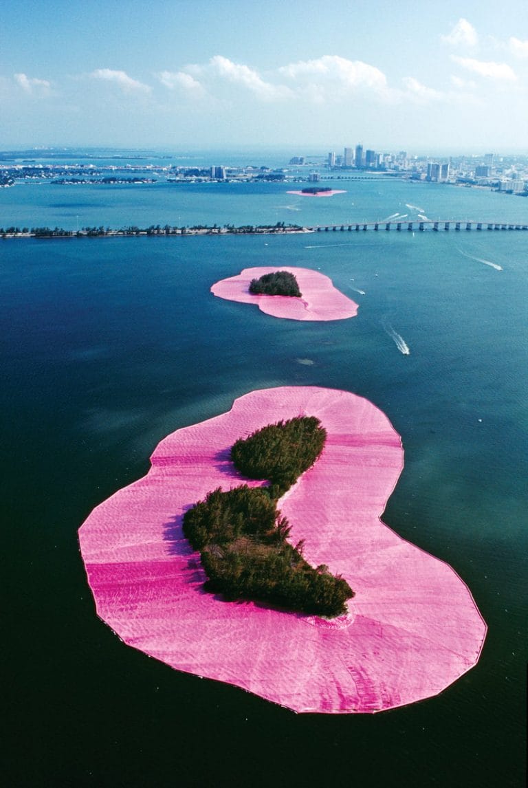 Surrounded Islands Biscayne Bay Greater Miam Florida 1980-83 - Christo et Jeanne-Claude - Photo par Wolfgang Volz