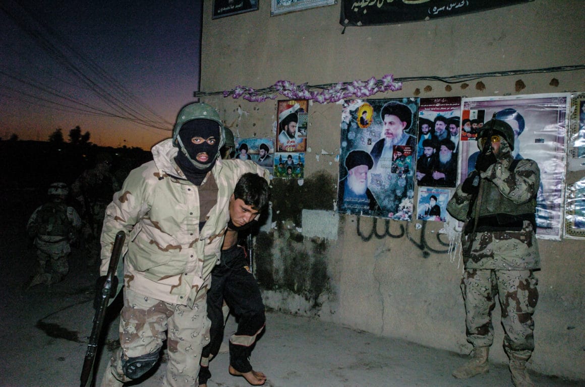 militaire et civil en Irak photographié par Ben brody