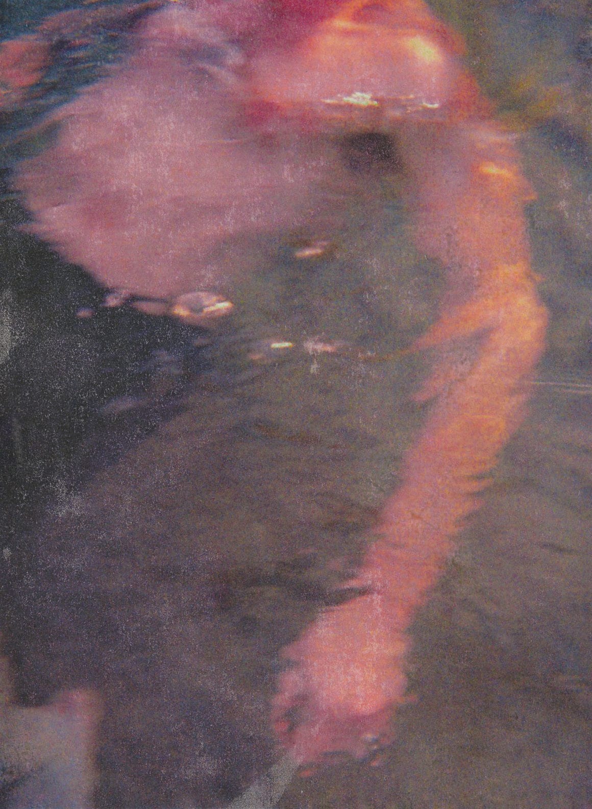 Quentin Fromont photo floue de corps rose dans l'eau