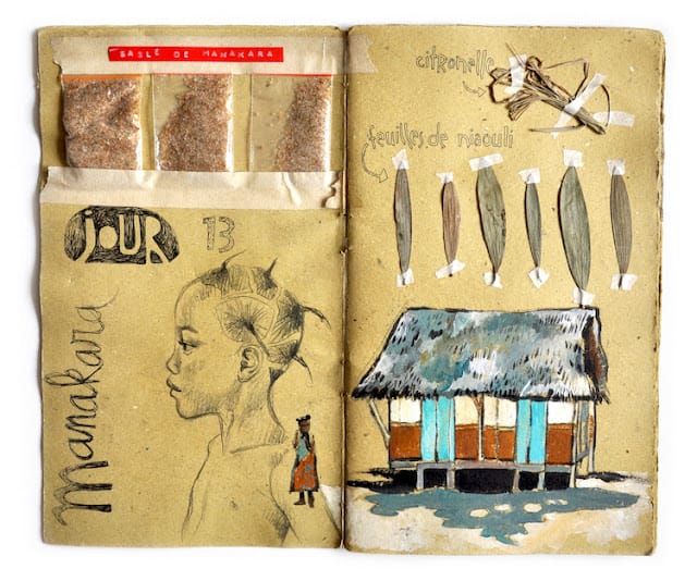 Carnet de voyage du 13e jours à Manakara de Stéphanie Ledoux avec du sable, des feuillesde niaouli, de la citronnelle et de dessins d'une fillette et d'une maison. 