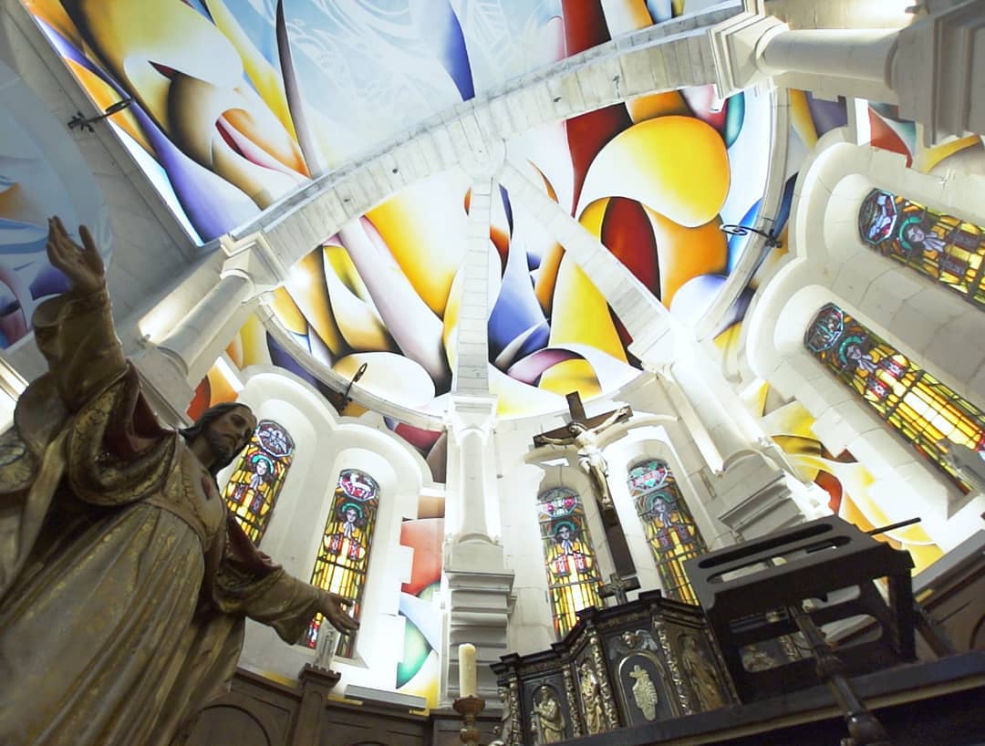 Eglise Sainte-Madeleine fresque d'Amaury Dubois vu d'en bas