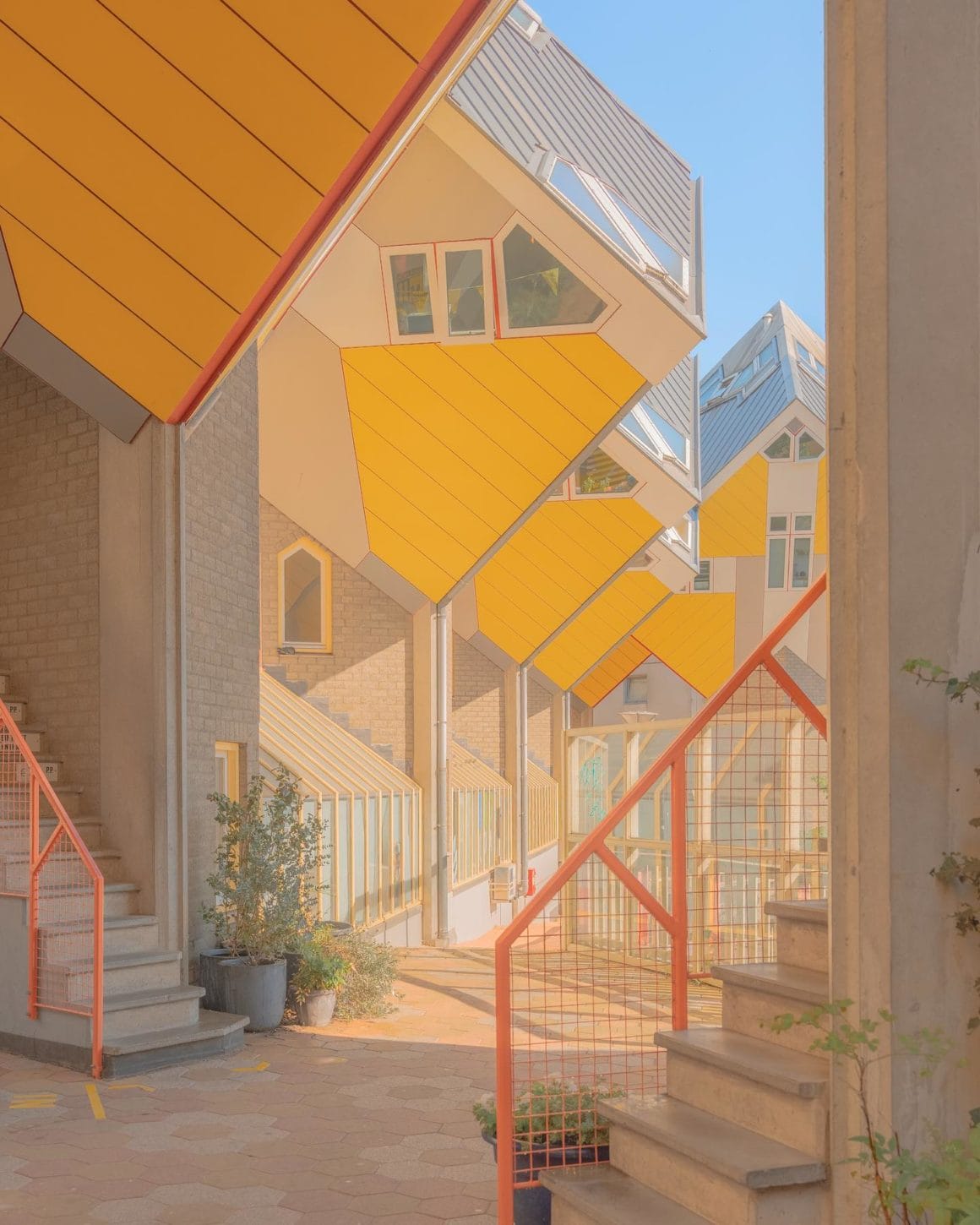 Photographie de l'architecture des Cube Houses à Rotterdam par Teresa Freitas