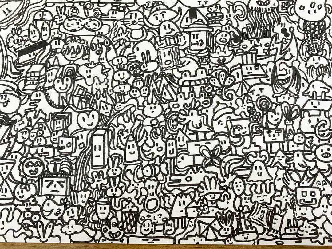Oeuvre de Mr. Doodle avec des centaines de petits personnages différents tous collés les uns aux autres